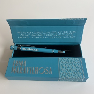 Conjunto de caneta azul-petróleo com estojo azul-petróleo com inscrições douradas 