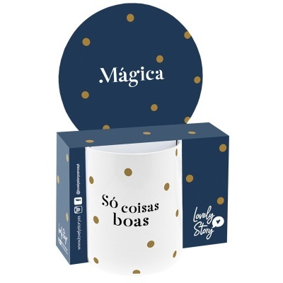 Caneca branca com pontos dourados e frase 'Só coisas boas'