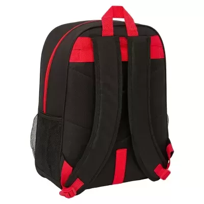 Mochila preta com detalhes vermelhos vista de trás