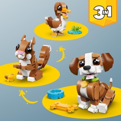 Brinquedos de construção plásticos castanhos, brancos e amarelos de pato, esquilo e cão com acessórios em fundo cinzento e amarelo