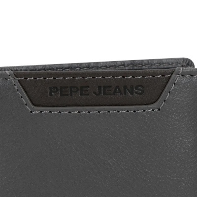 Carteira preta de couro com etiqueta PEPE JEANS