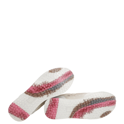 Solados de calçado com padrão colorido e textura saliente