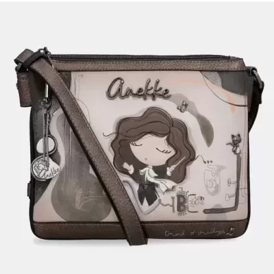 Bolsa Anekke em castanho e bege com ilustração de menina e elementos musicais