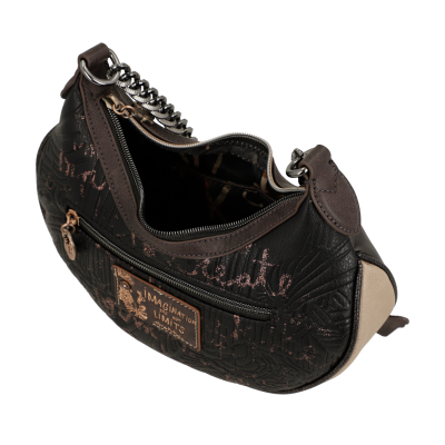 Mala pequena tipo saco preta com detalhes castanhos e corrente metálica