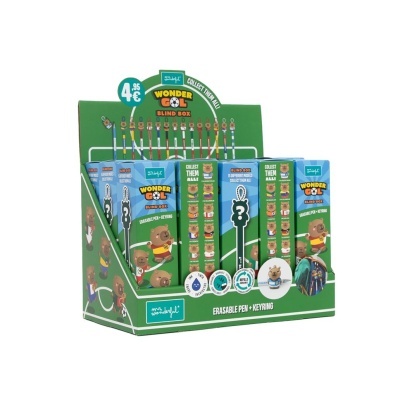 Expositor verde com caixas azuis do produto Wonder Gol Blind Box e ilustrações de ursos desportivos