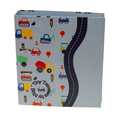 Arquivo de papel cinza com desenho colorido de veículos e estrada