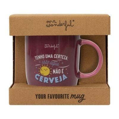 Caneca vinho com texto humorístico embalada em caixa de cartão