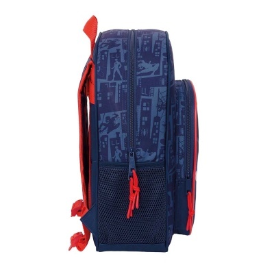 Mochila azul escura com padrões gráficos e detalhes vermelhos vista de lado