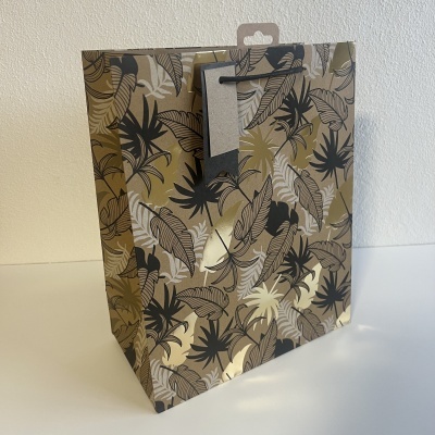 Saco de papel decorativo com padrão de folhas coloridas