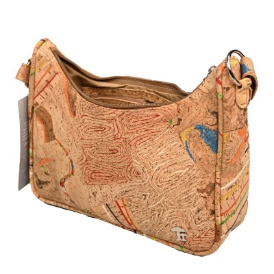 Mala de cortiça com padrão abstrato colorido e fecho metálico