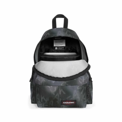 Mochila Eastpak preta com padrão cinzento e interior preto