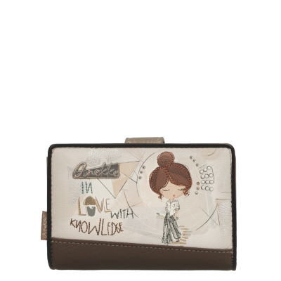 Carteira creme e castanha com ilustração de rapariga e texto bordado.