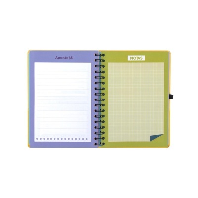 Caderno espiral aberto com páginas para notas em cores roxa e verde