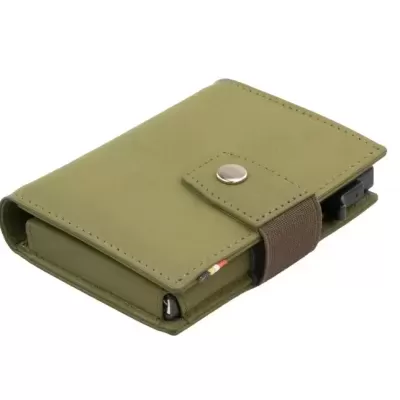 Carteira compacta verde com fecho marrom e botão