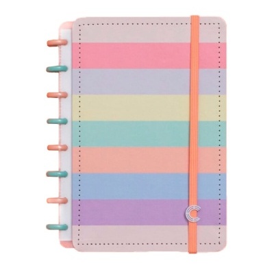 Caderno com riscas coloridas e elástico laranja