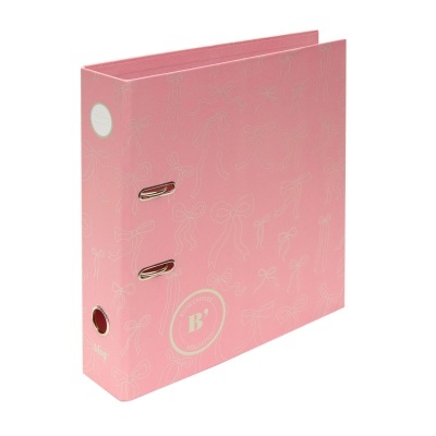 Arquivador rosa com padrão de laços e etiqueta redonda