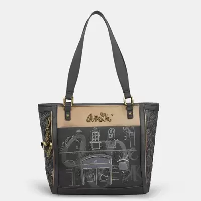 Mala tote preta e bege com desenhos e logotipo Anekke