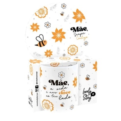 Caneca branca com flores laranja e abelhas, texto em português, com caixa decorativa