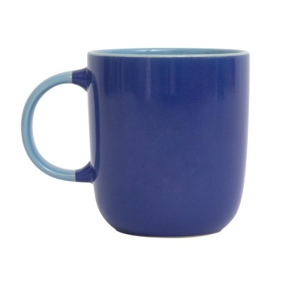 Caneca de cerâmica azul escuro com interior e alça azul claro