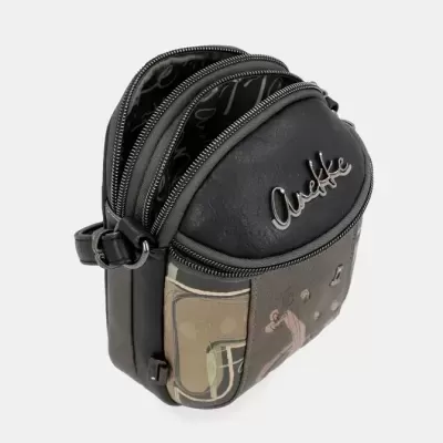 Bolsa pequena Anekke preta e castanha com três compartimentos e logo metálico