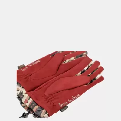 Luvas vermelhas com padrão camuflado interior e texto 'love nature'