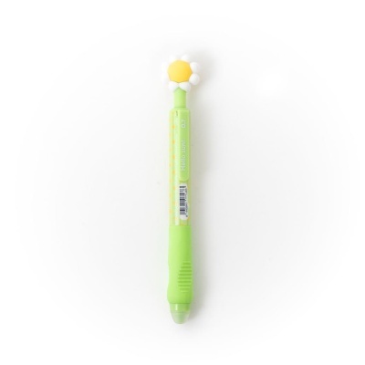 Caneta verde com flor no topo sobre fundo branco
