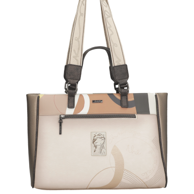 Mala de senhora bege e castanha com alças de tecido com padrão de escrita.