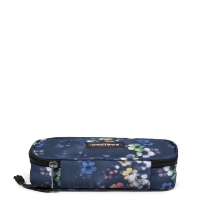 Estojo azul escuro com flores coloridas e fecho de correr preto.