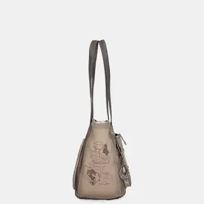 Mala de ombro castanha com desenhos e texto em vista lateral