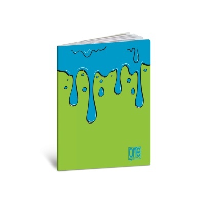 Caderno com capa dura azul e verde com padrão de gotas de tinta e texto one COLOR