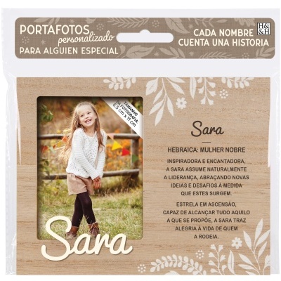 Porta-fotos personalizado em madeira com padrão floral e espaço para foto, com descrição do nome Sara