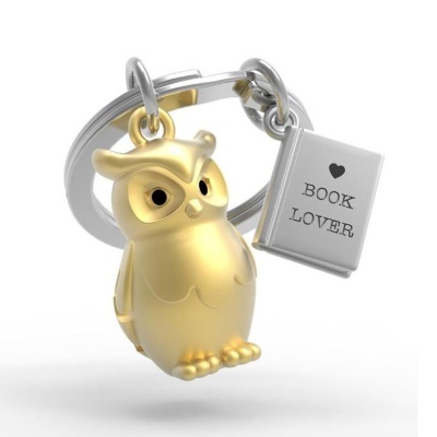 Porta-chaves com coruja dourada e livro prateado com texto 'BOOK LOVER'