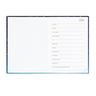 Caderno aberto com campos para informações pessoais e o ano 2026 no canto superior direito