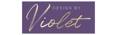 Logótipo com texto 'DESIGN BY Violet' em dourado sobre fundo roxo