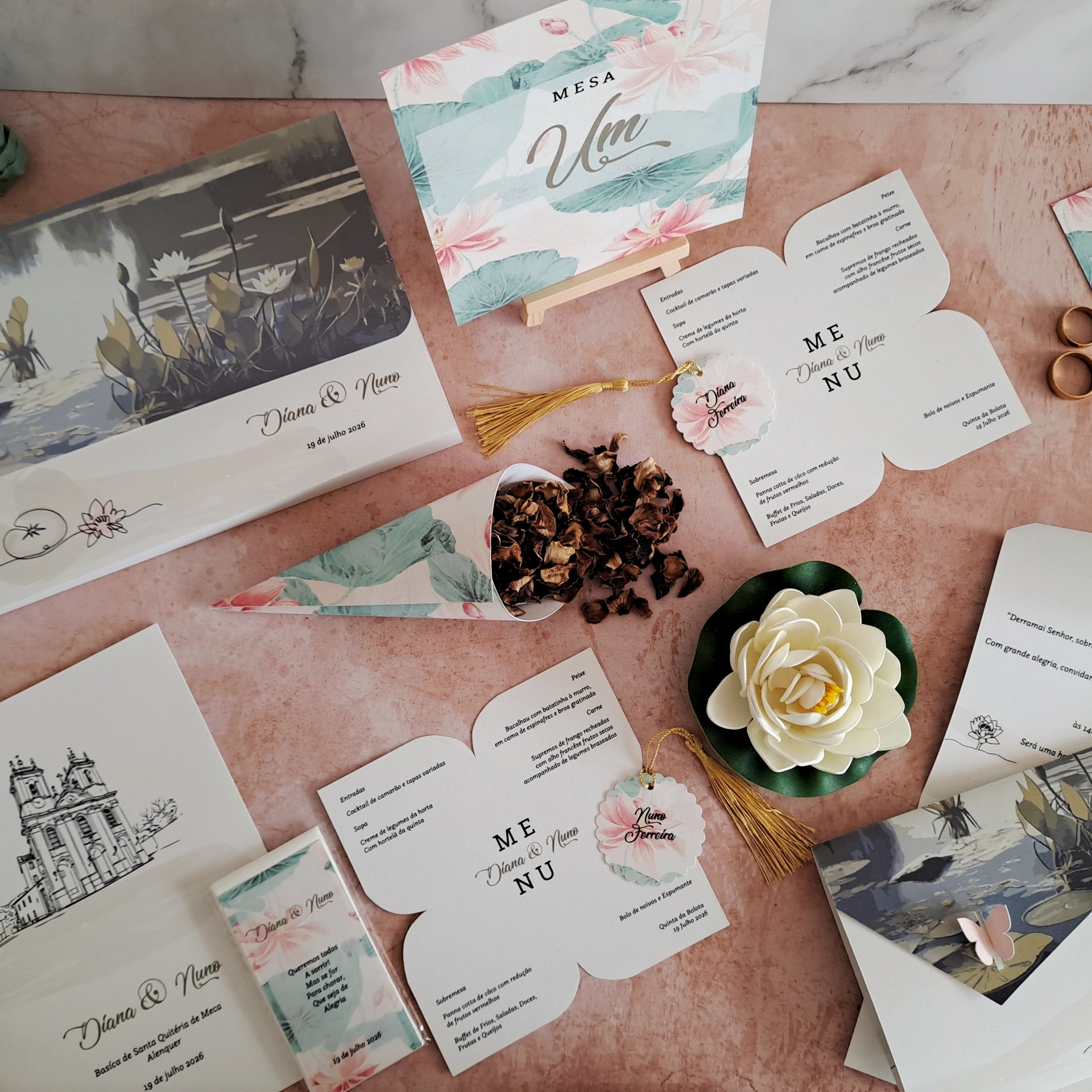 Convites de casamento com design floral e textos com nomes Diana & Nuno e datas 19 de julho 2026