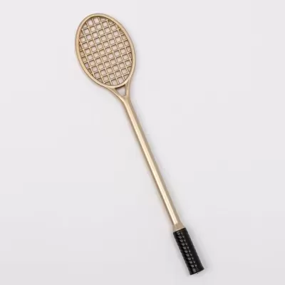 Raquete de ténis dourada com cabo preto