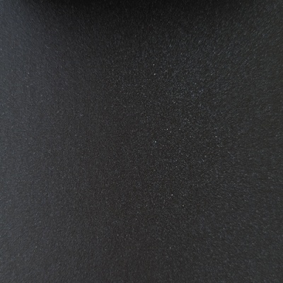 Superfície preta com textura rugosa