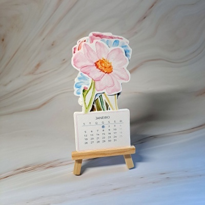Calendário de mesa com flores aquarela e suporte de madeira