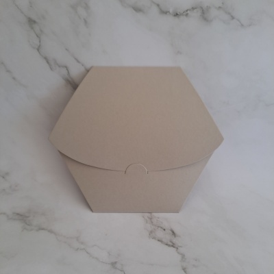 Caixa embalagem hexagonal de cartão castanho claro