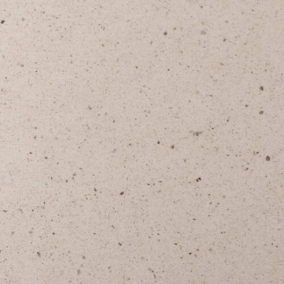 Superfície bege claro com manchas castanho-escuras e textura rugosa