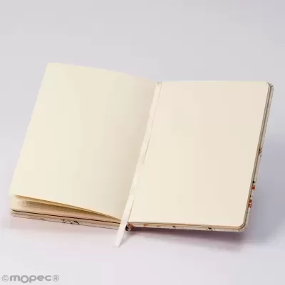 Caderno aberto com páginas em branco e capa floral