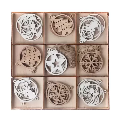 Adornos de Natal em madeira em caixa com nove compartimentos.