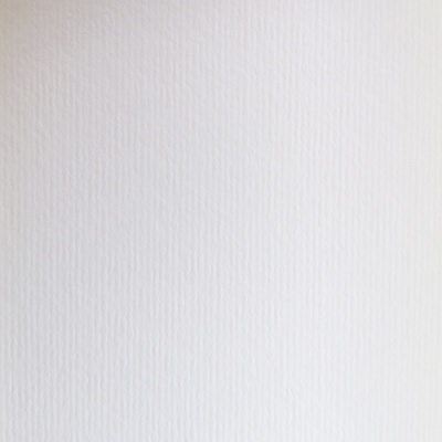 Superfície branca texturizada com linhas verticais finas