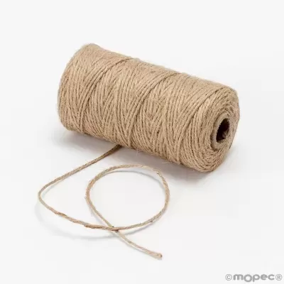 Rolo de fio de juta bege com uma extremidade desenrolada em laço