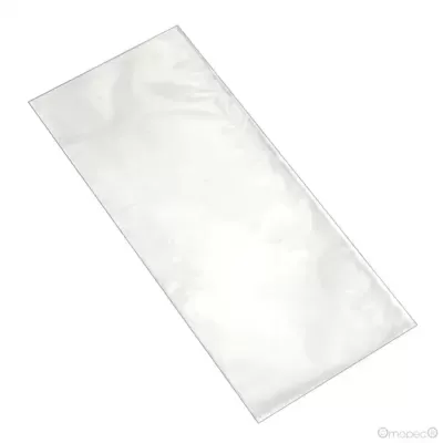 Saco plástico transparente retangular sobre fundo branco