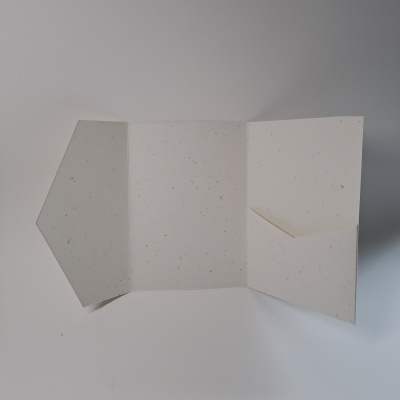 Envelope ou pasta de papel reciclado branco com bolso aberto