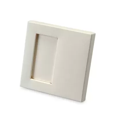 Moldura de fotografia branca com espaço retangular para fotografia