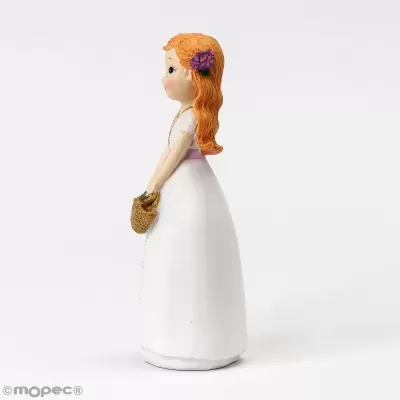 Boneca decorativa com vestido branco e cabelo laranja