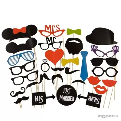 Acessórios para fotos de casamento coloridos em papel montados em paus de madeira