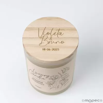Vela perfumada em vidro fosco creme com tampa de madeira e etiqueta floral
